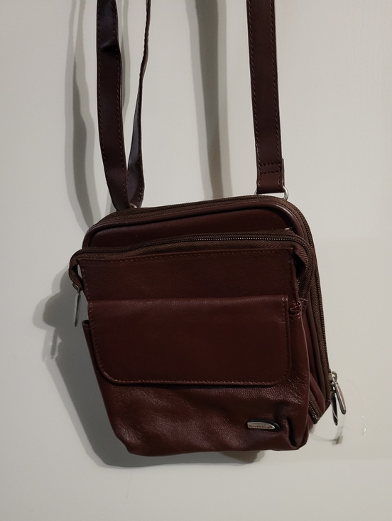 Travelon Handbags - TRAVELON ANTI THEFT LEATHER CROSSBODY BAG